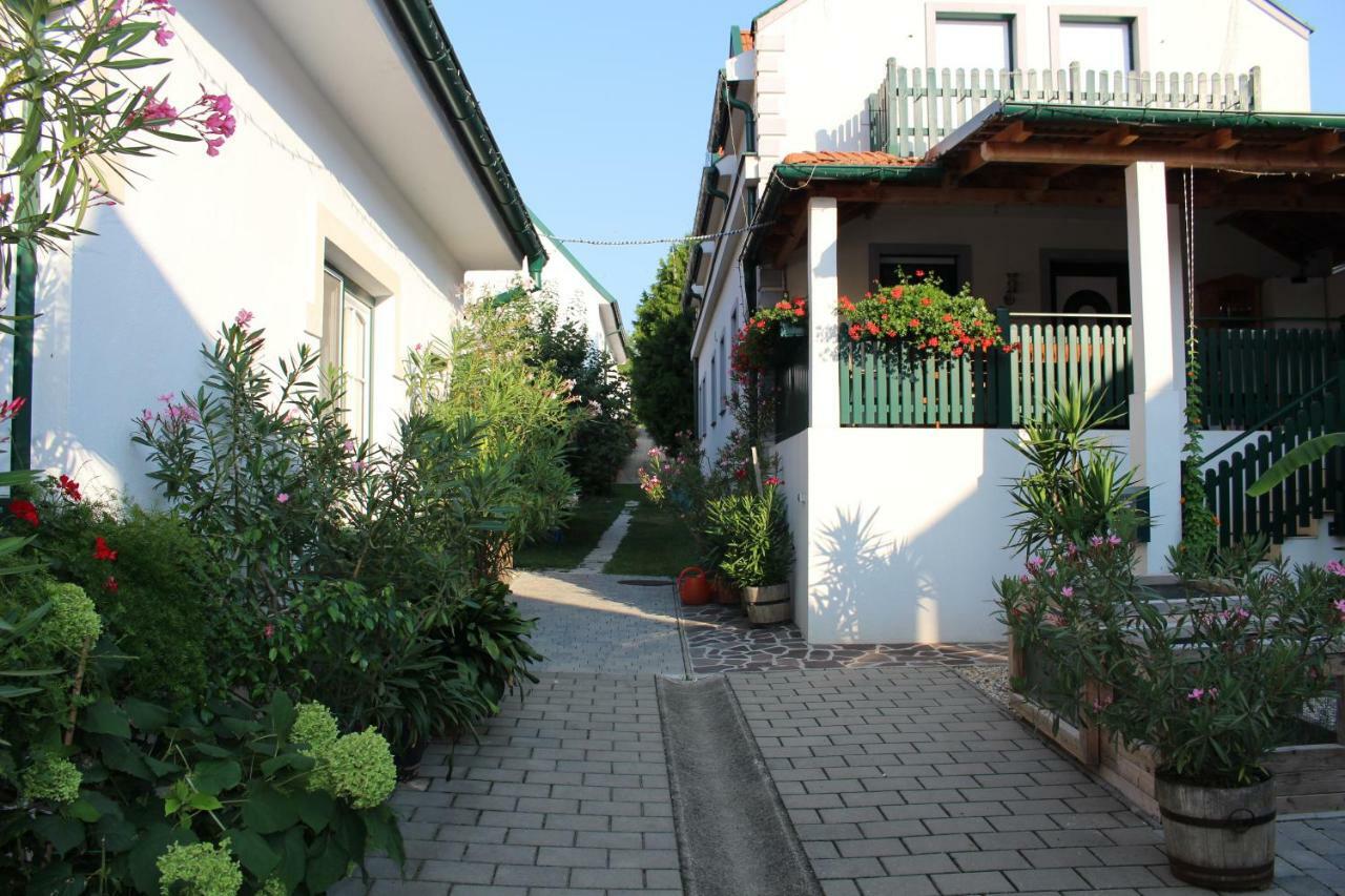Appartement "Blumengassl" Moerbisch Am See Exterior photo