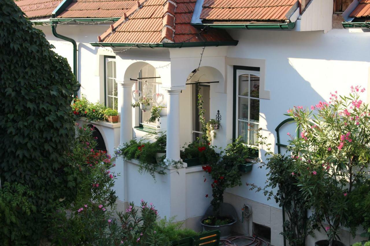 Appartement "Blumengassl" Moerbisch Am See Exterior photo